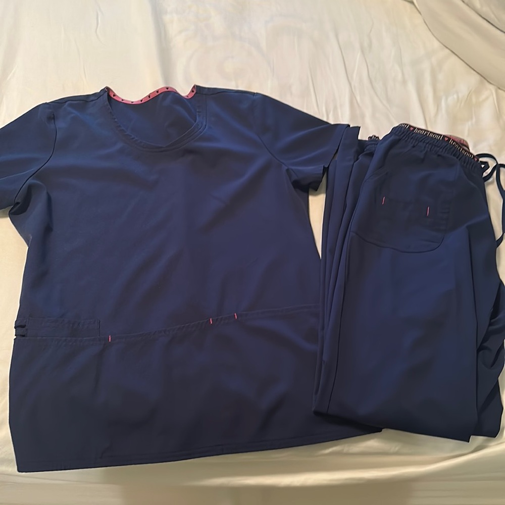 Heartsoul DriFit scrubs- top and bottom size M, good condition